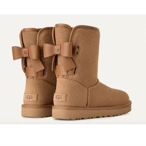 UGG Bailey Bow Boots - Chestnut Size 7